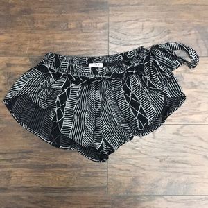 Beach shorts from Amuse Society size small -NEW